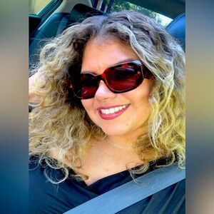 Meet your Posher, Gabriela!